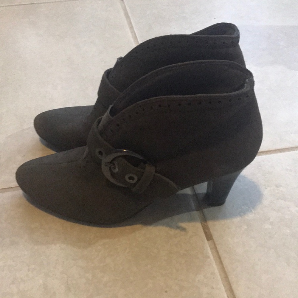 🔥Gray Life Stride heeled boots 👢 size 7🔥